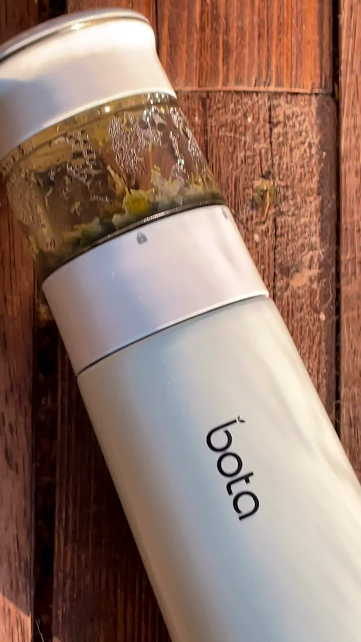 BOTA bottle with loose leaf in the steeping chamber
