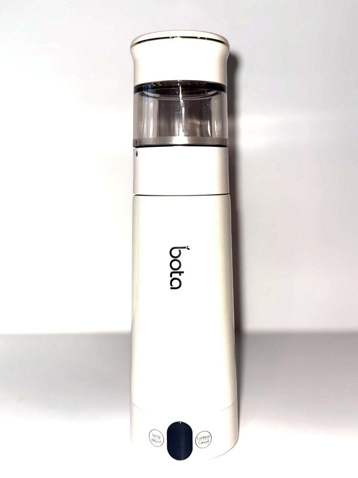 Electric tea bottle in pearl white with the steeping chamber attached